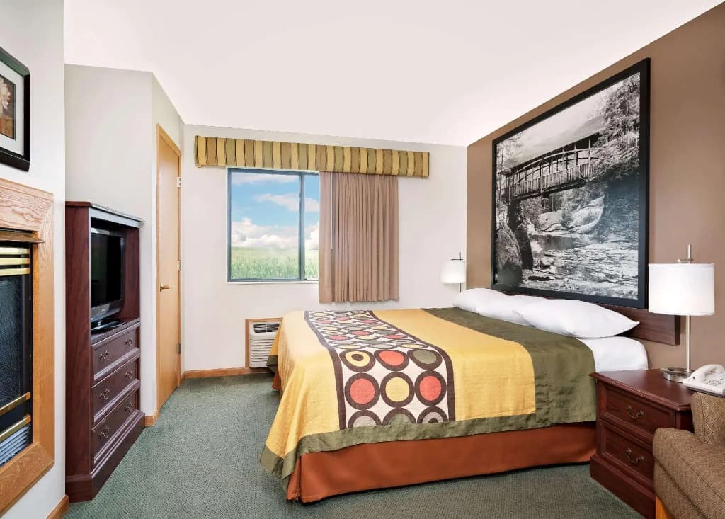 1 Bedroom Double Suite full double bed