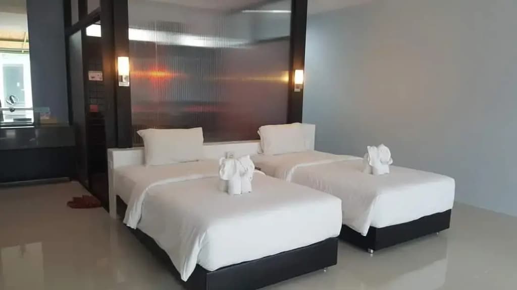 Standard No Window Double room twin beds