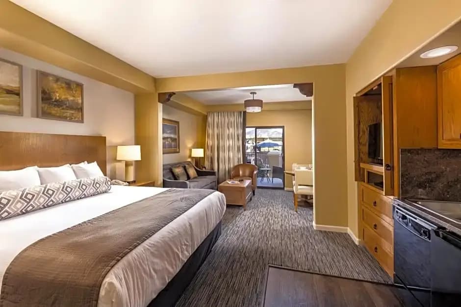 Double Studio Suite full double bed
