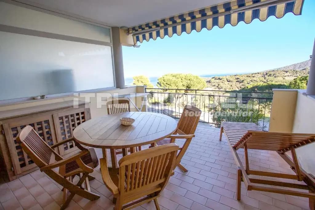 Apartment with sea view