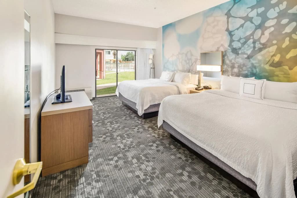 Double Suite full double bed