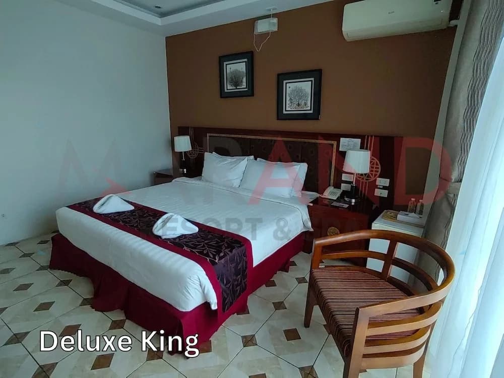 Deluxe Double room with balcony full double bed