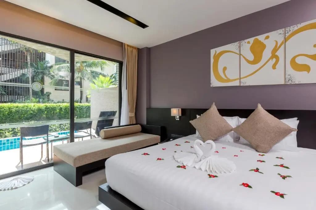 Deluxe Pool Access Double room full double bed