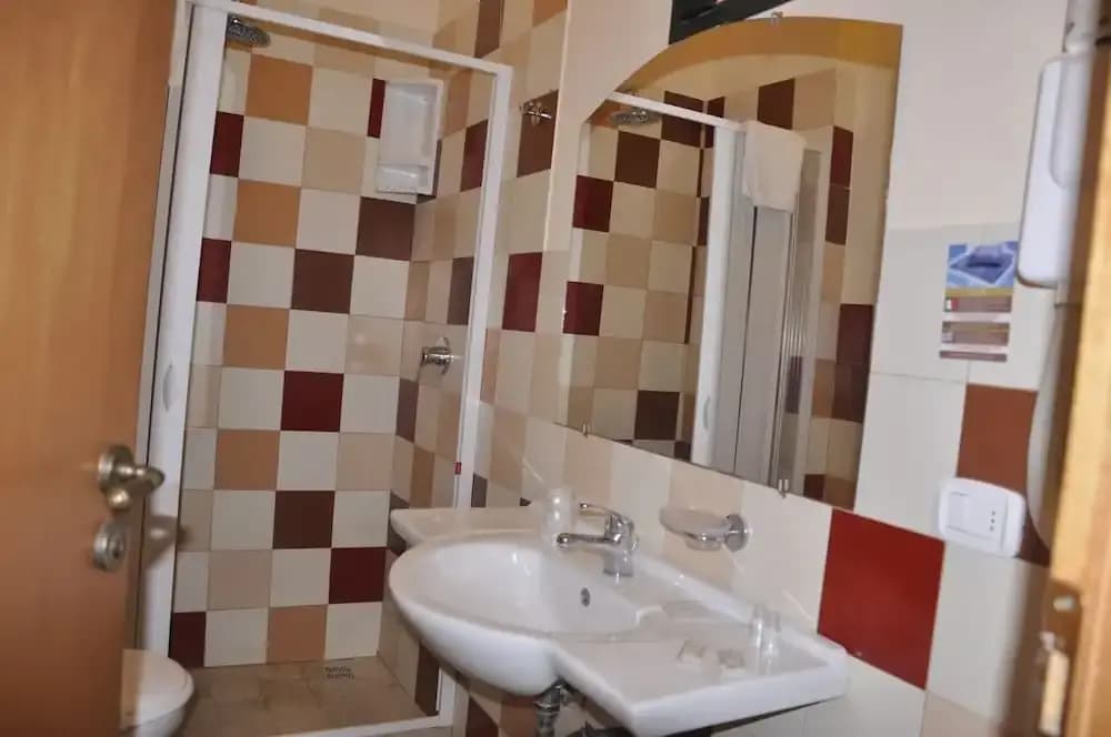 Economy room