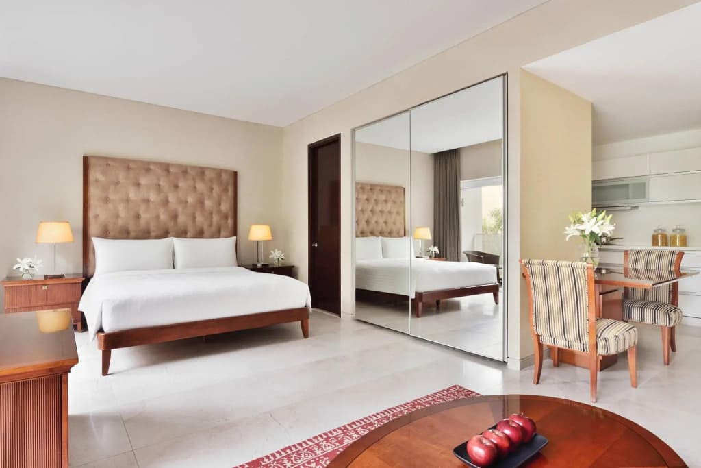 Double Studio Suite with balcony full double bed