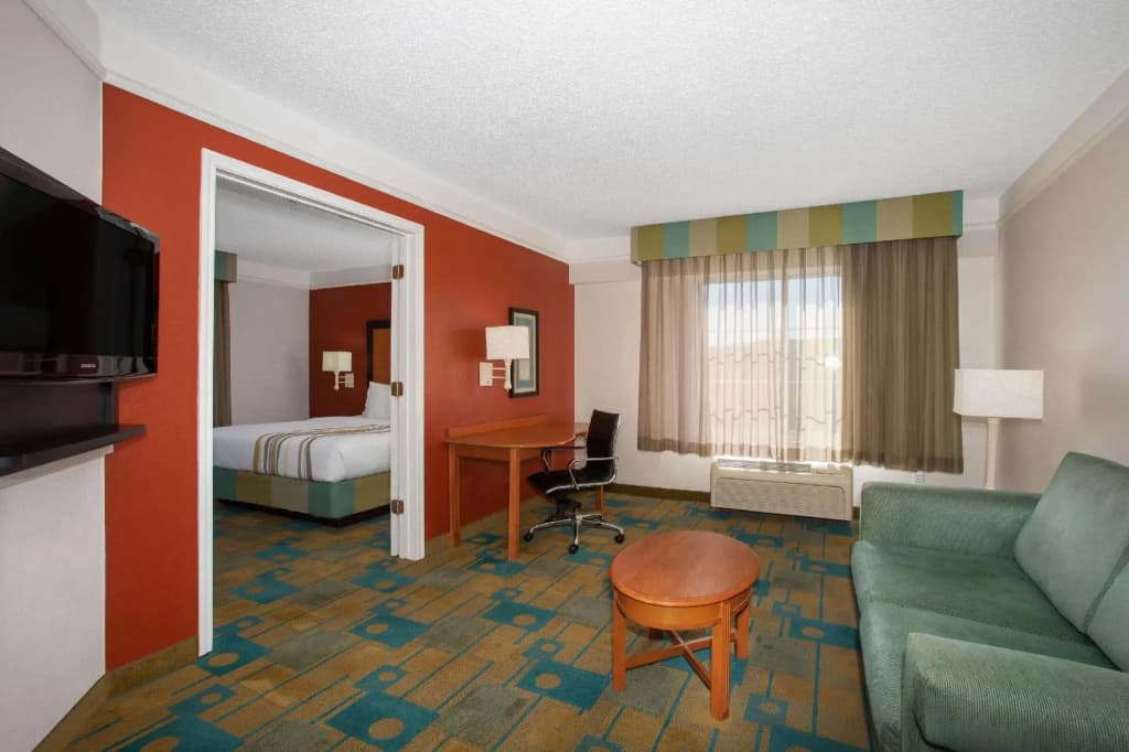 Double Suite full double bed