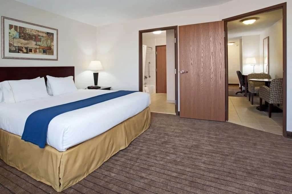 Double Suite full double bed