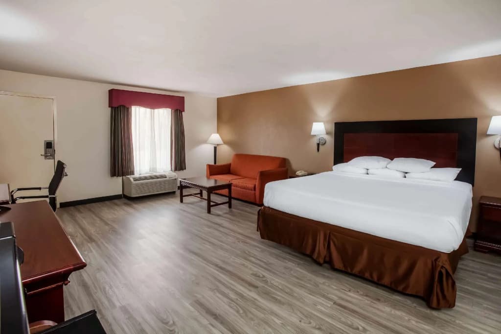 Double Suite full double bed