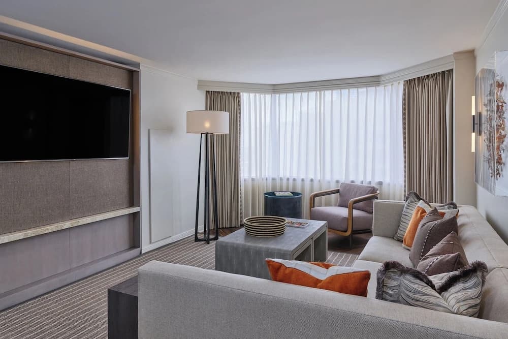 Presidential Double Suite full double bed