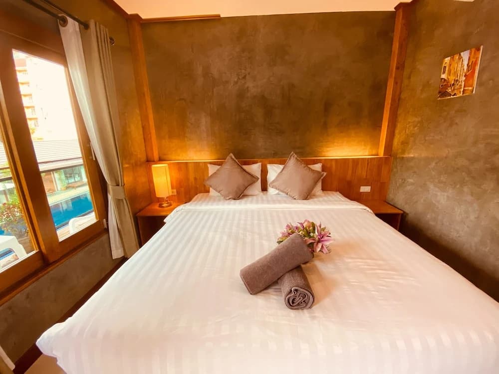 Deluxe Double room with balcony full double bed