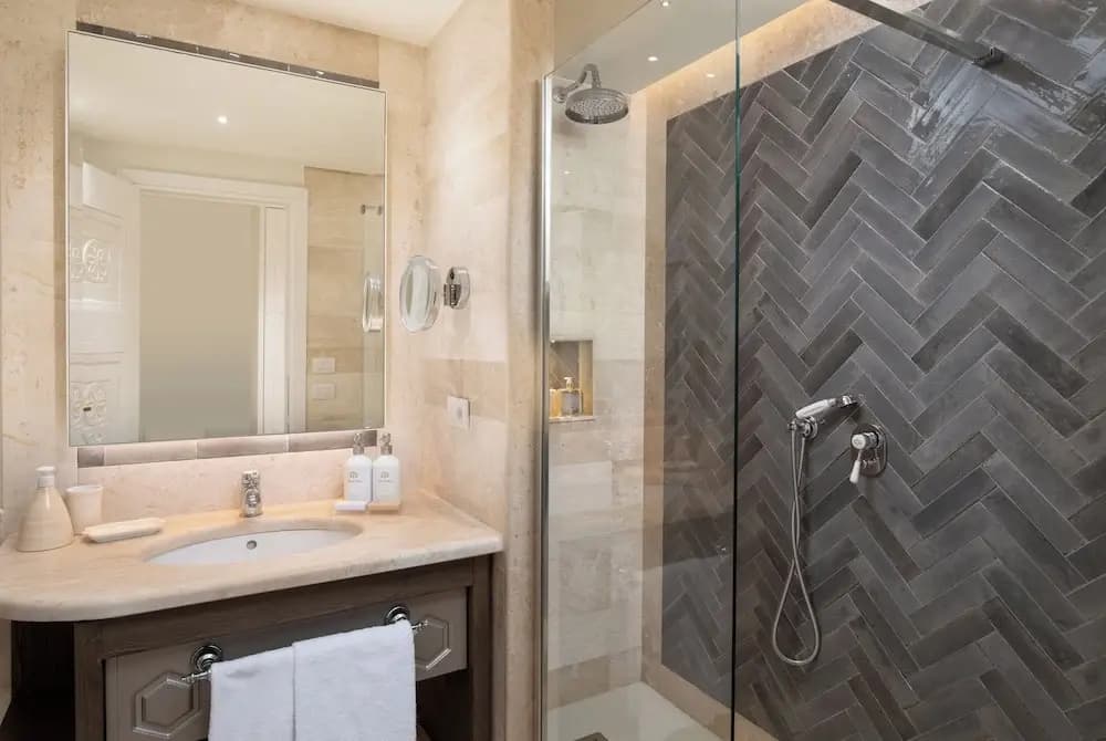 Deluxe Triple Basement room