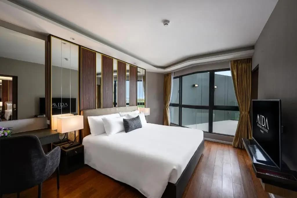 2 Bedrooms Grande Plunge Pool Suite with ocean view