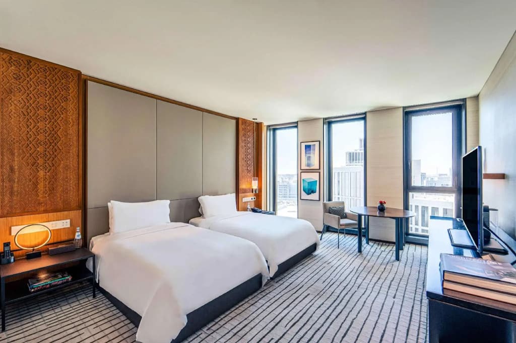 Double room with city view twin beds