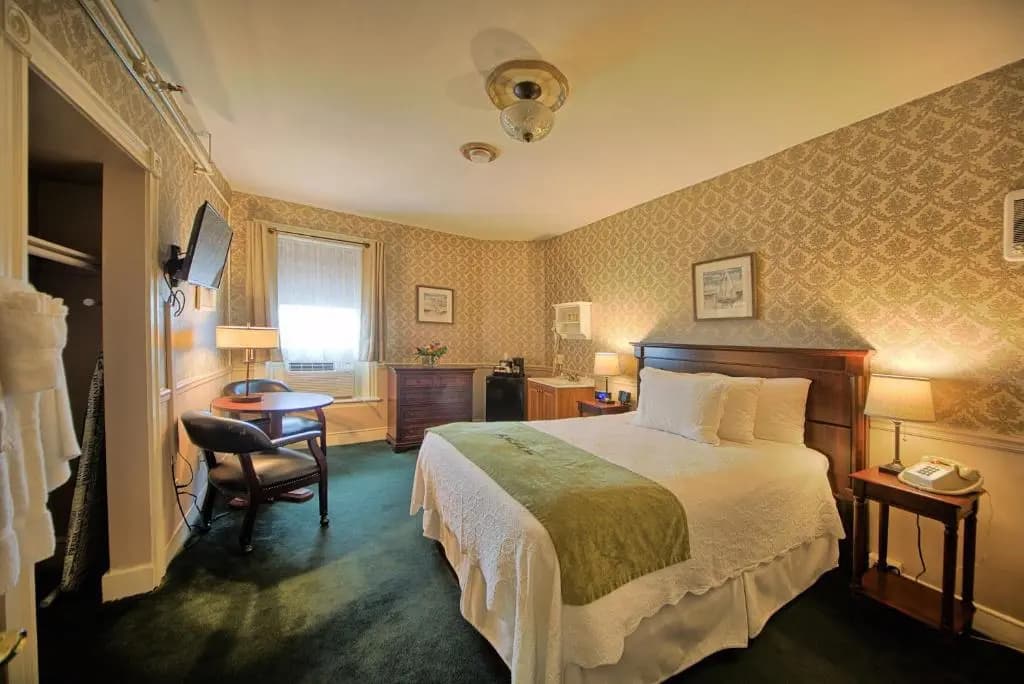 Double room full double bed