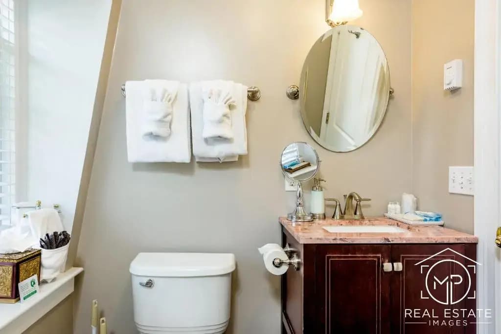 1 Bedroom Double Suite full double bed