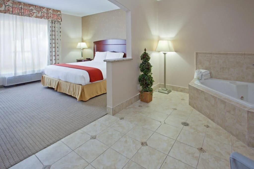 1 Bedroom Double Suite full double bed