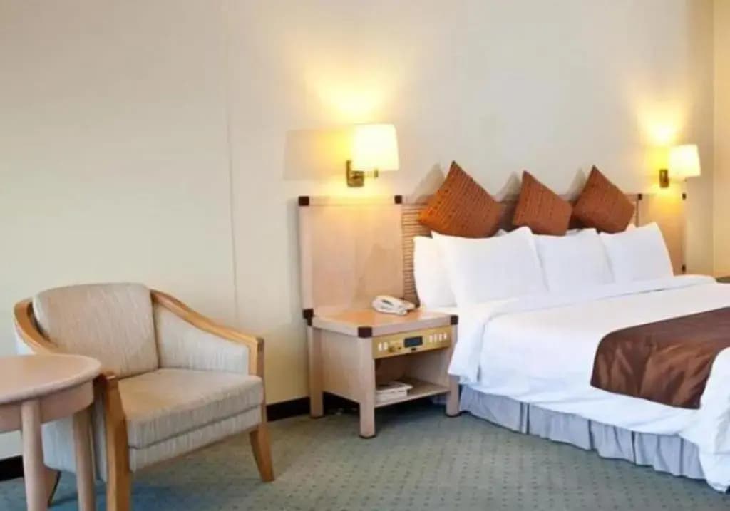 Deluxe Double room with city view full double bed