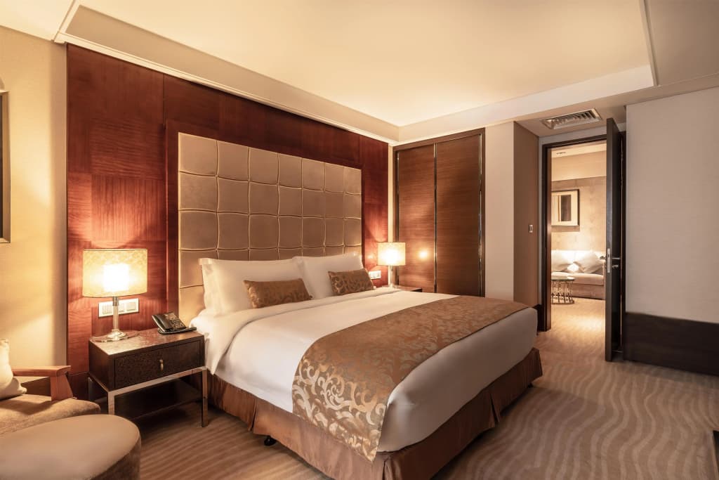 Deluxe Double room with city view full double bed