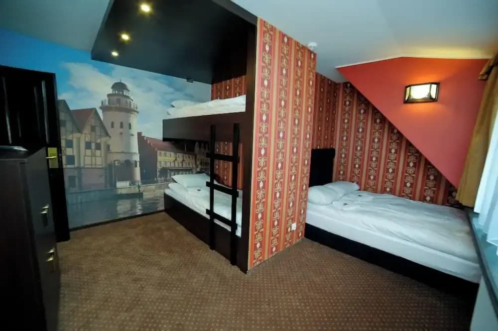 Standard Quadruple Family room