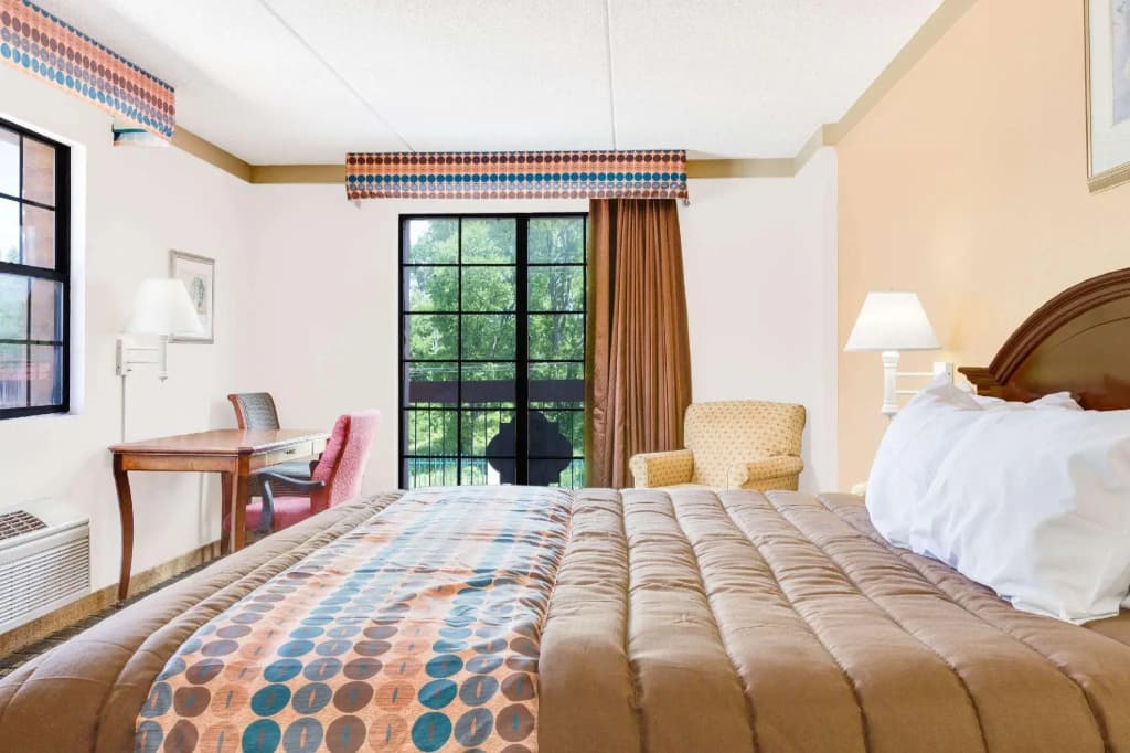 Double Suite full double bed