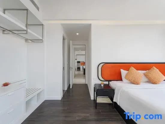 2 Bedrooms Apartment