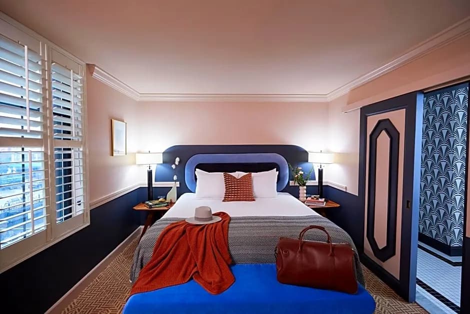 Double Suite full double bed
