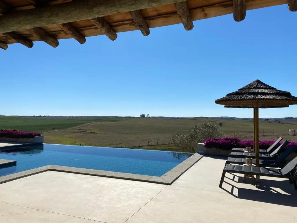 2 Bedrooms Villa