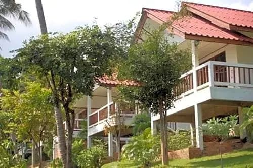Bungalow with lake view