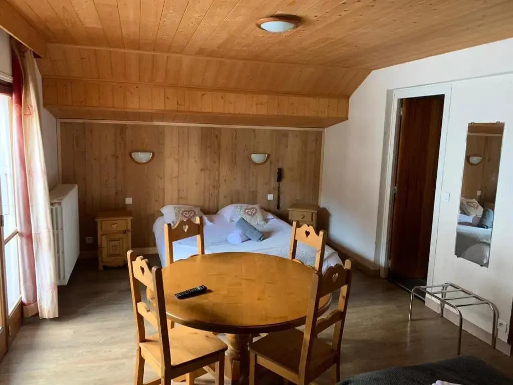 Standard Family room with mountain view