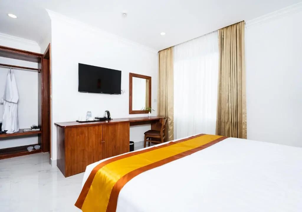 Standard Double room with city view full double bed