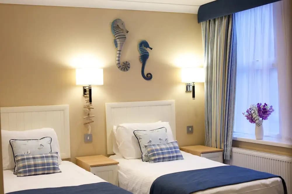 Double Cottage twin beds