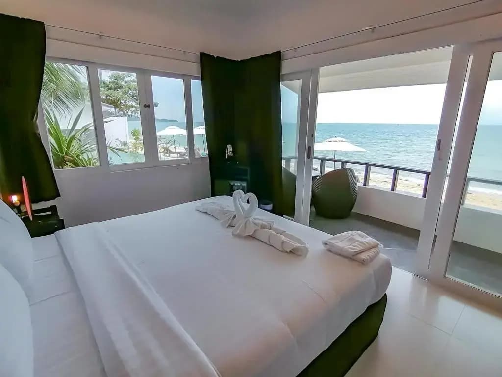 Bungalow beachfront