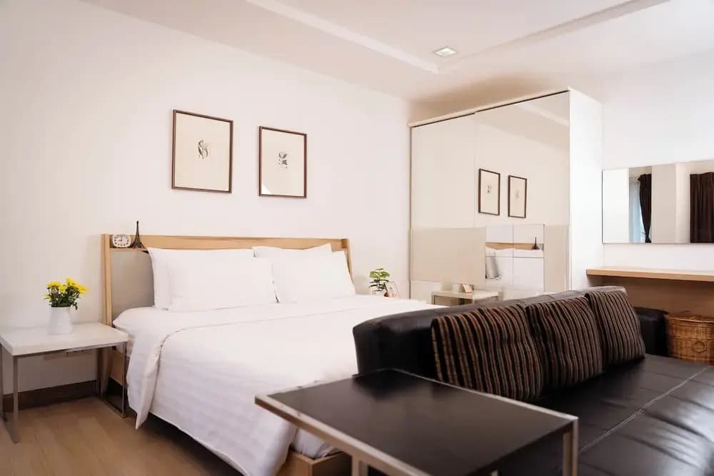 Double Studio with balcony full double bed
