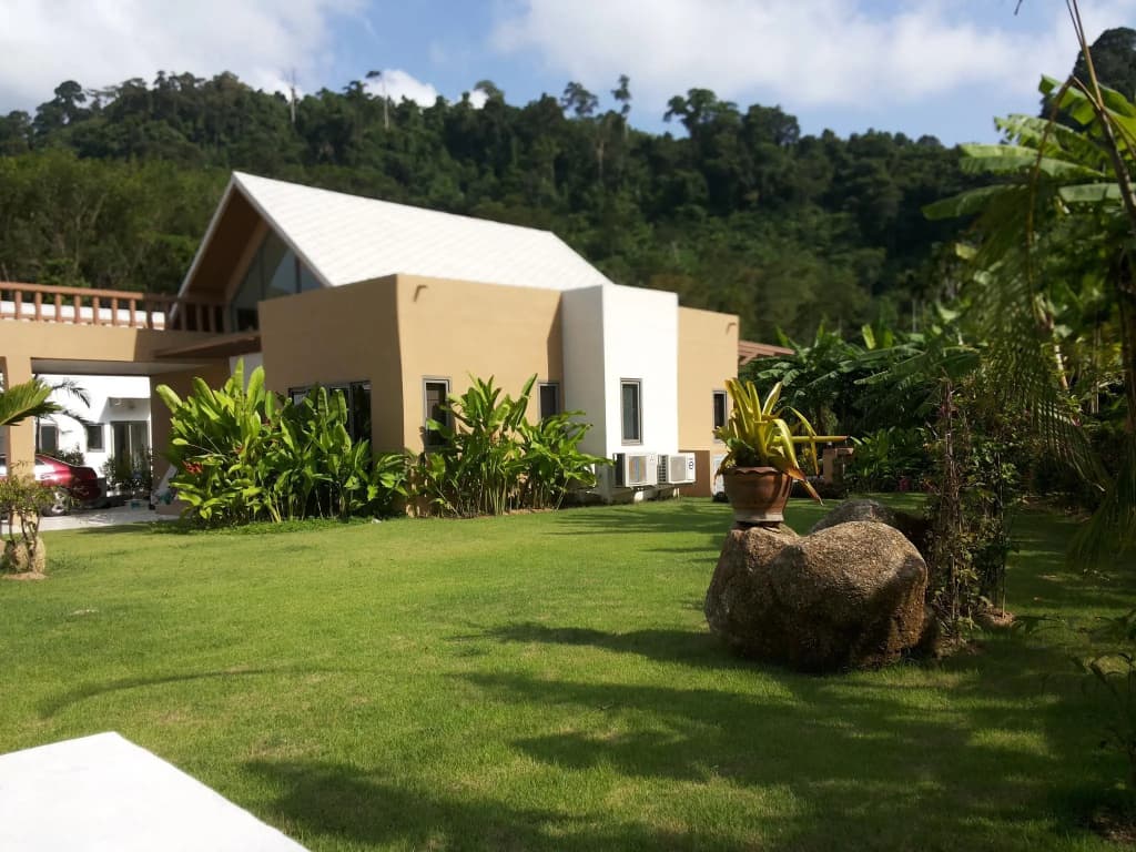 3 Bedrooms Standard room with garden view
