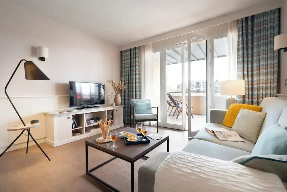 1 Bedroom Apartment with harbour view
