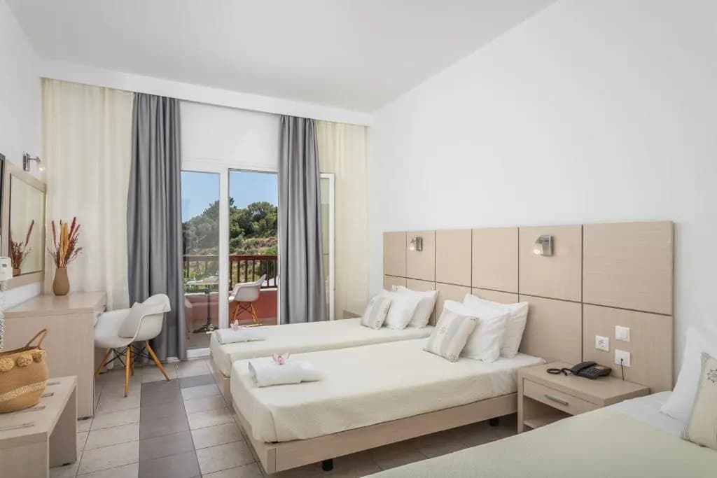 Standard Triple room