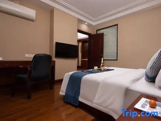 Double Suite full double bed