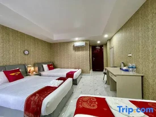 Deluxe Triple Family room