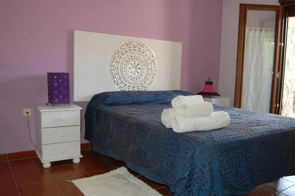 5 Bedrooms Cottage