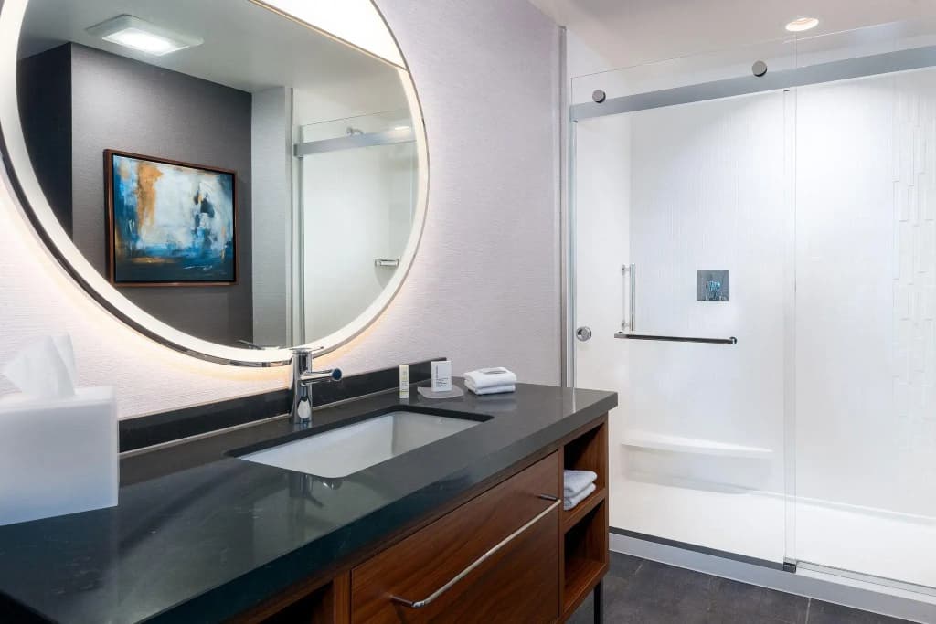 1 Bedroom Executive Double Suite with city view full double bed