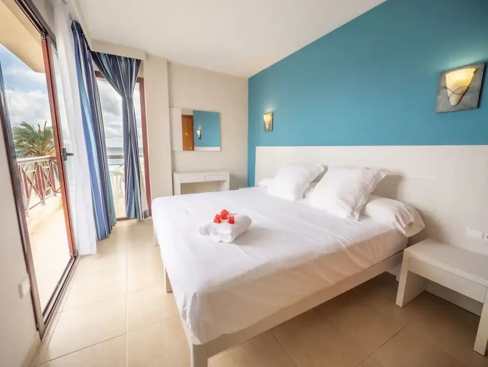 1 Bedroom Apartment with balcony and with sea view