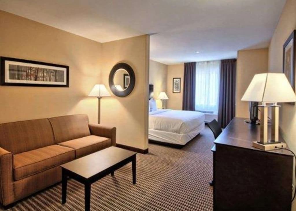 Double Suite full double bed
