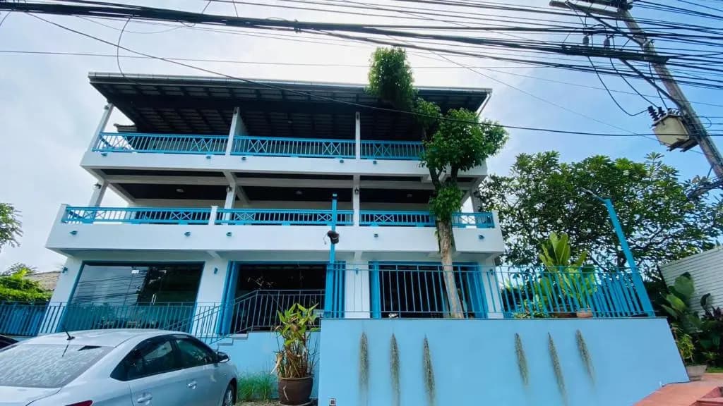Deluxe Double room with balcony full double bed