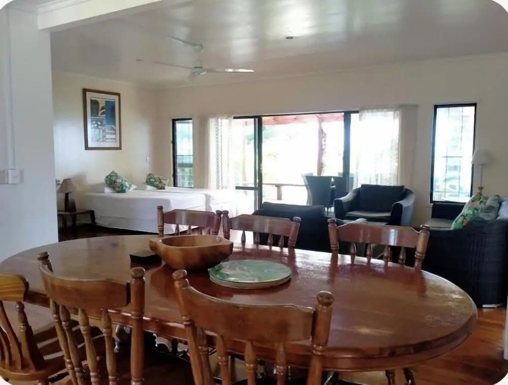 3 Bedrooms House with balcony and with Beach View
