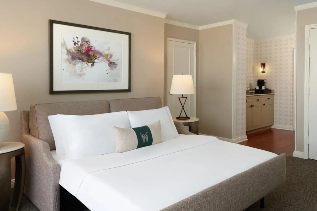Double Club Suite full double bed