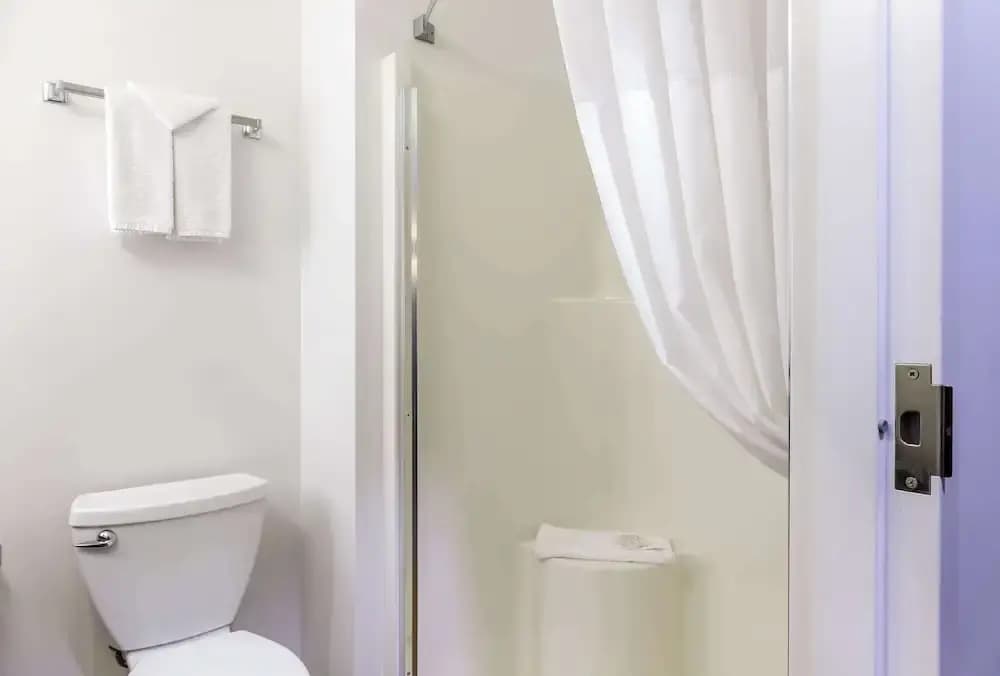 Standard Quadruple Suite