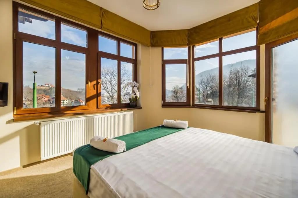 Apartment with mountain view