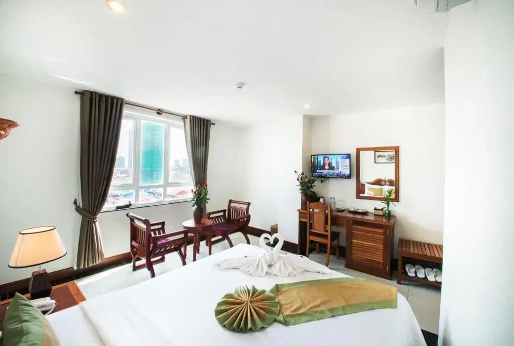 Deluxe Double room with city view full double bed