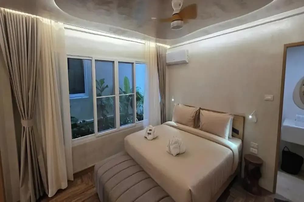 Standard Family room with garden view