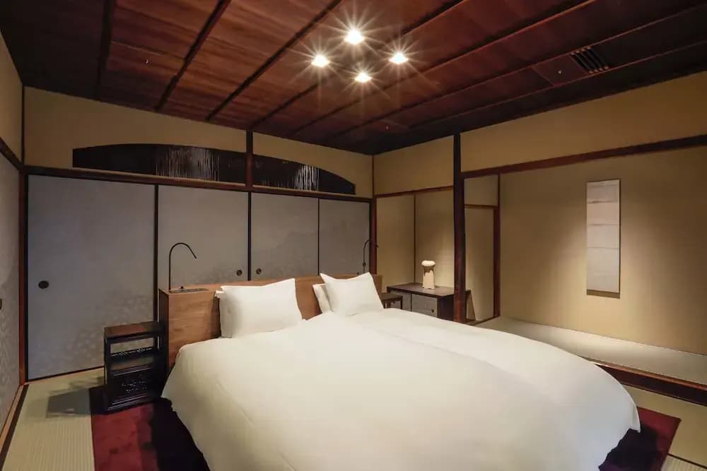 No. 103 Deluxe Double room with garden view twin beds